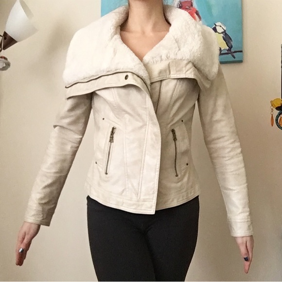 Guess Jackets & Blazers - GUESS Off White Faux Leather Jacket w Faux Fur
